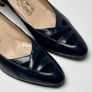Salvatore Ferragamo Navy 2.25 inch pumps, size 7.5 AAA